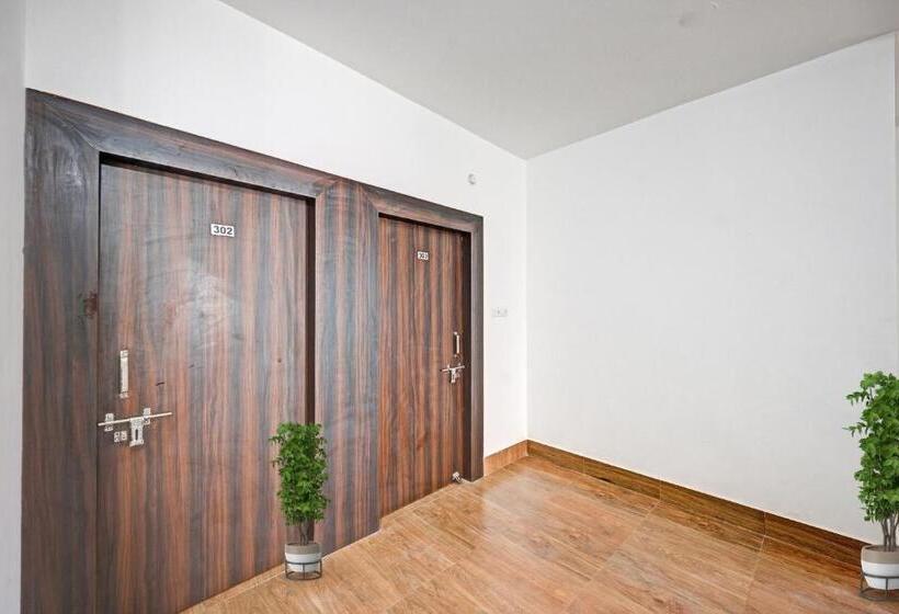 Hotel Capital O 90121 Madison Blue