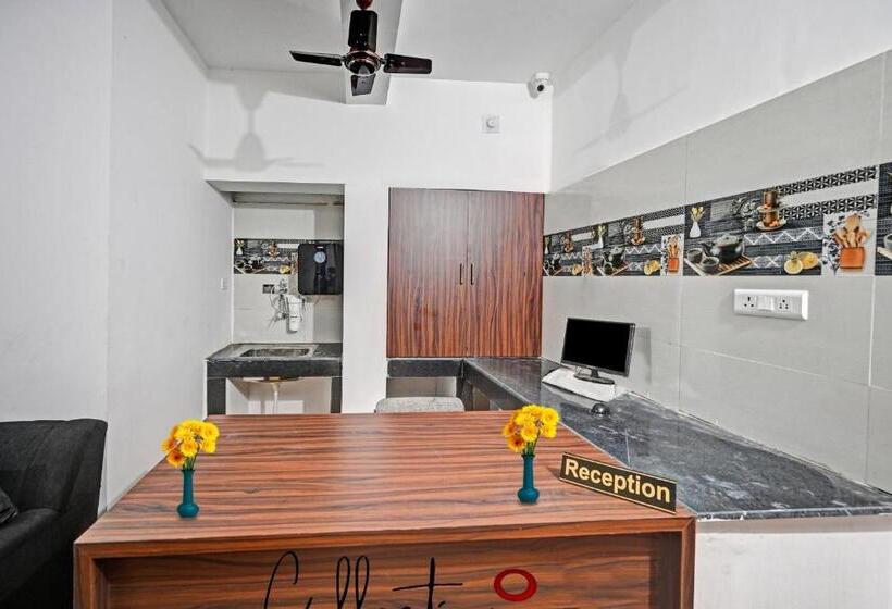 Hotel Capital O 90121 Madison Blue