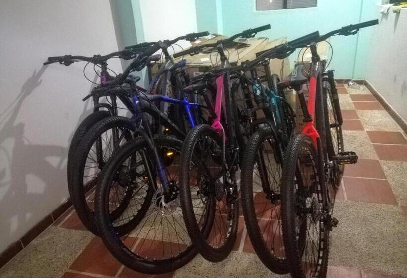 ペンション Hostal Heliconias