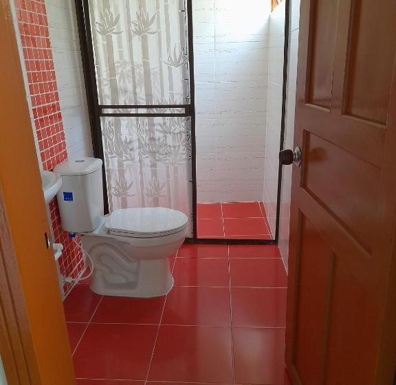 ペンション Hostal Heliconias