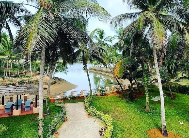 פנסיון Shimmering View