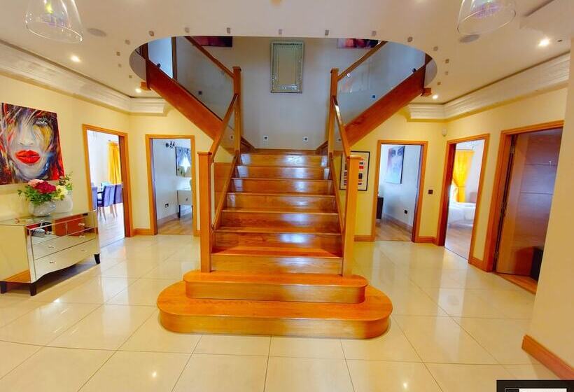 膳宿费 St Martins House Apartments