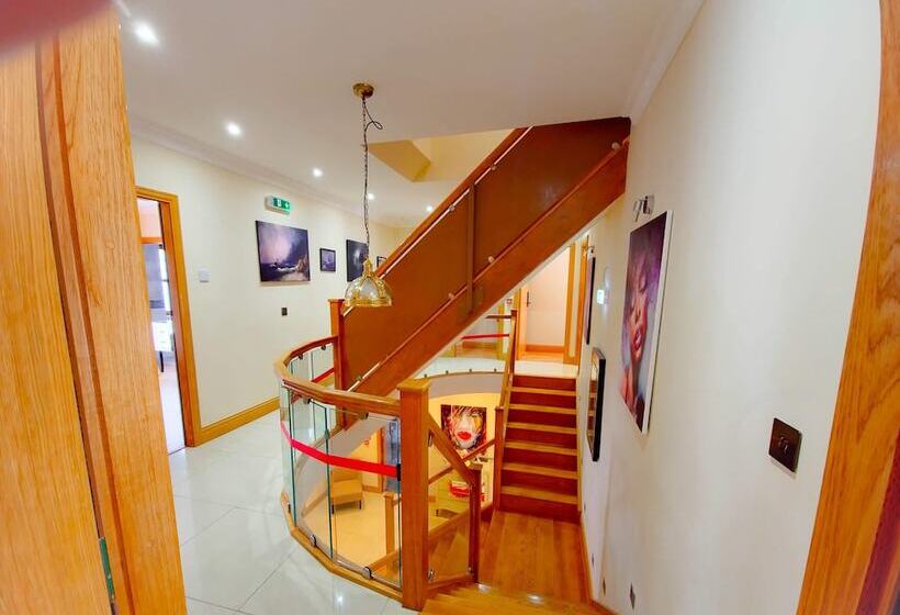 膳宿费 St Martins House Apartments