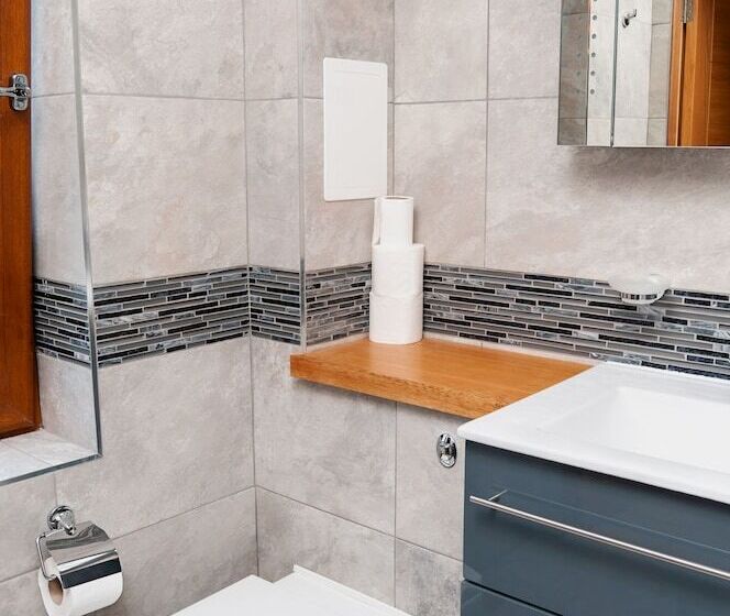 膳宿费 St Martins House Apartments