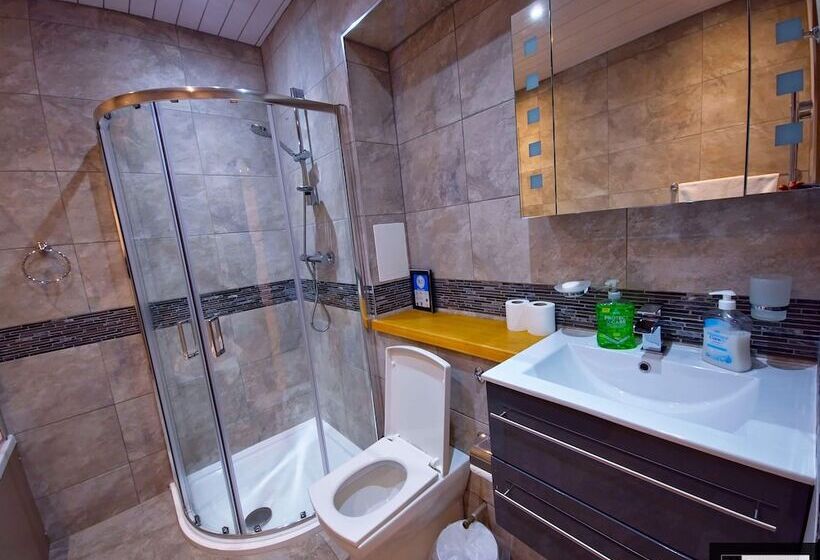 膳宿费 St Martins House Apartments