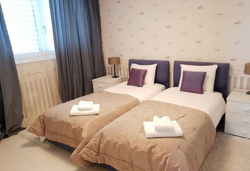 Eglise Catholique   Cosy And Bright Apartment In Montreux