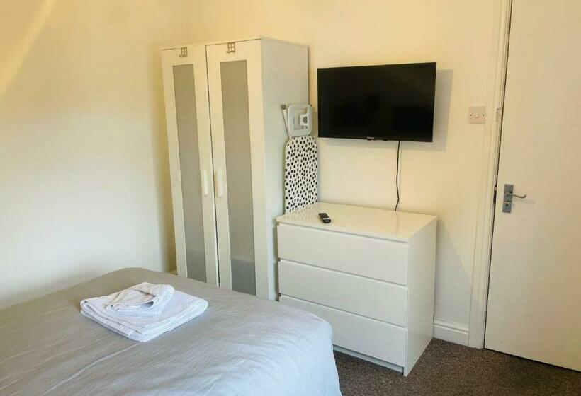 Общежитие 305 High Town Road