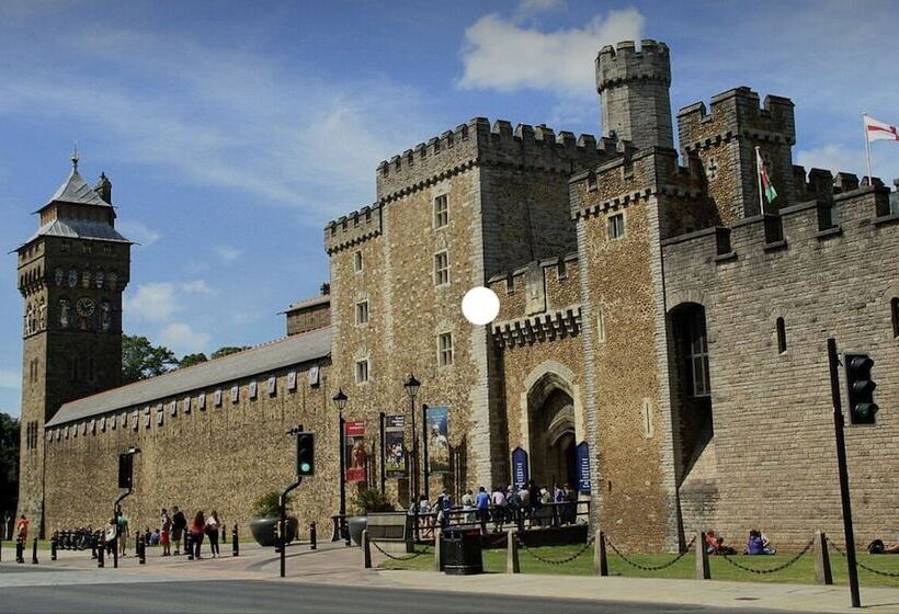 Beautiful One Bed Apartment In Cardiff Good Links