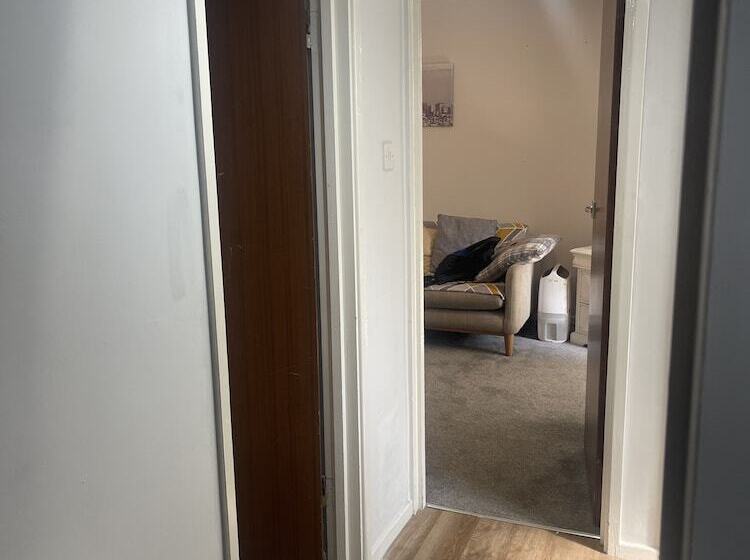 Beautiful One Bed Apartment In Cardiff Good Links