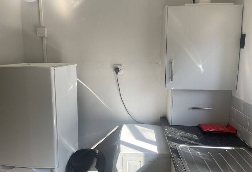 Beautiful One Bed Apartment In Cardiff Good Links