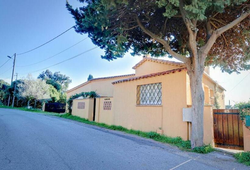 Капсульный Oтель La Farigoulette