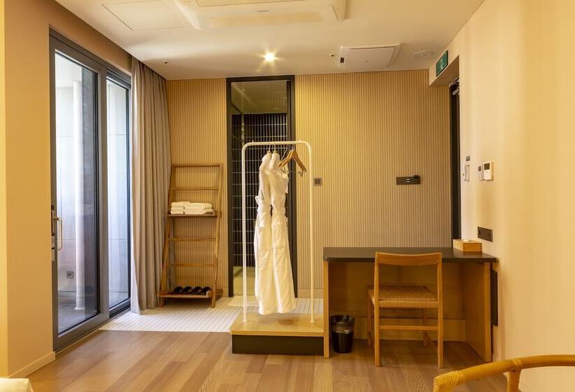 هتل Hound Garden&terrace