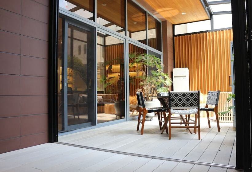 هتل Hound Garden&terrace