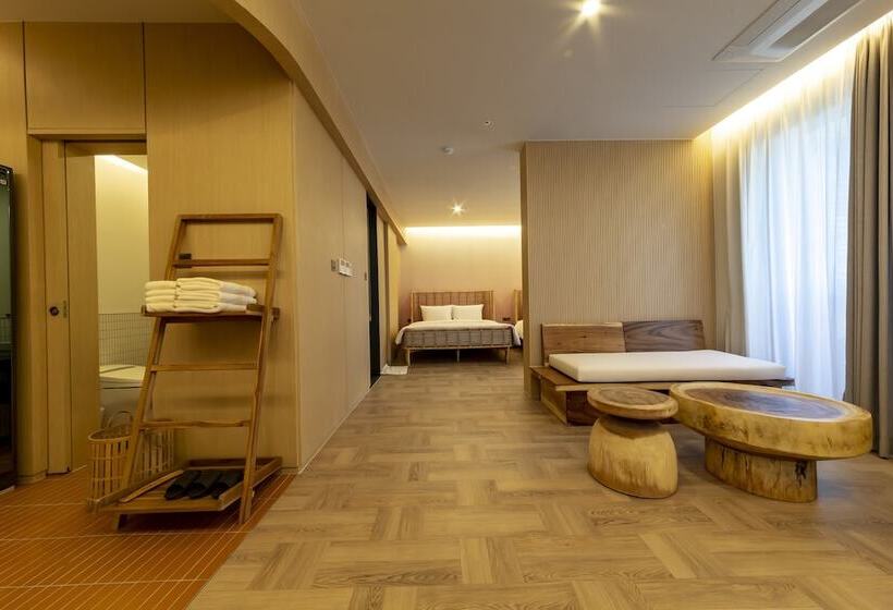 هتل Hound Garden&terrace