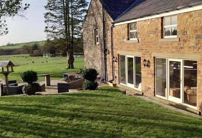 Inviting 1 Bed Cottage In Preston