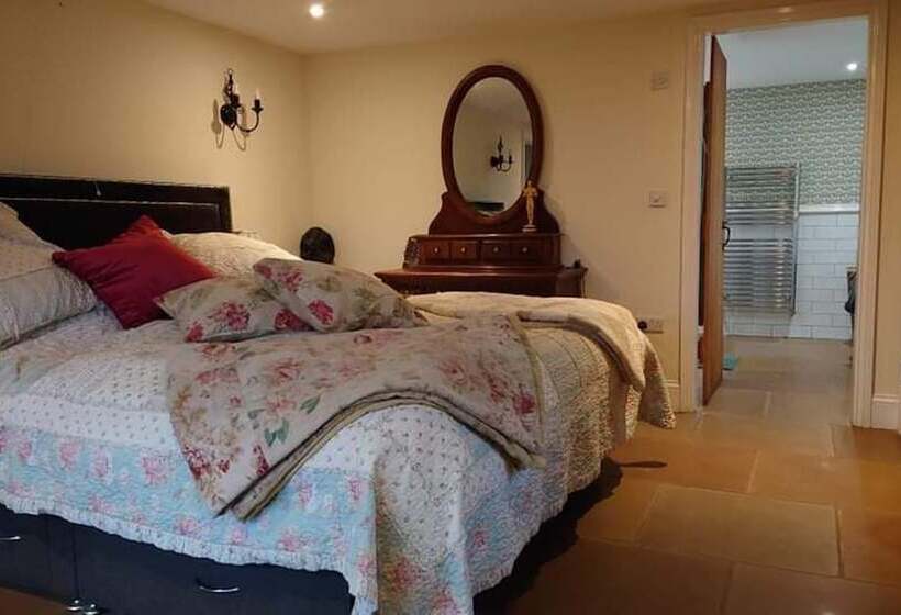 Inviting 1 Bed Cottage In Preston