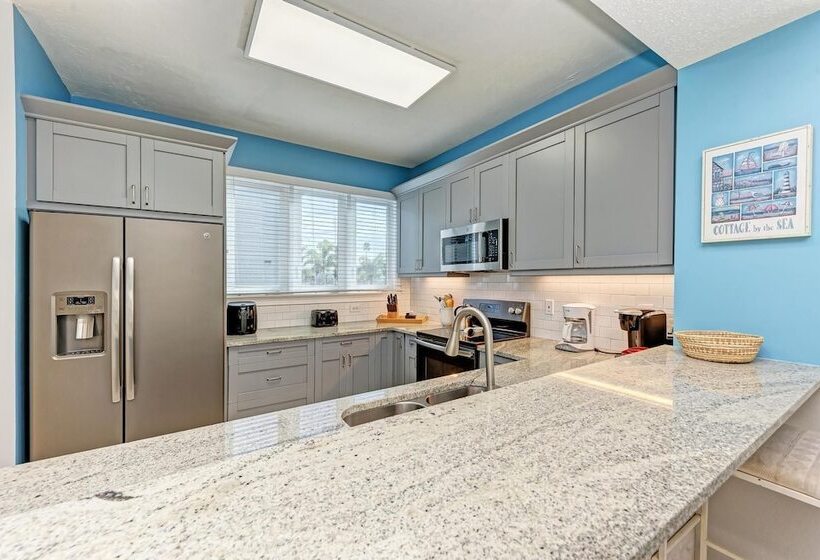 Longboat Key Cedars Beach House Pet Friendly 2 Minute To The Beach