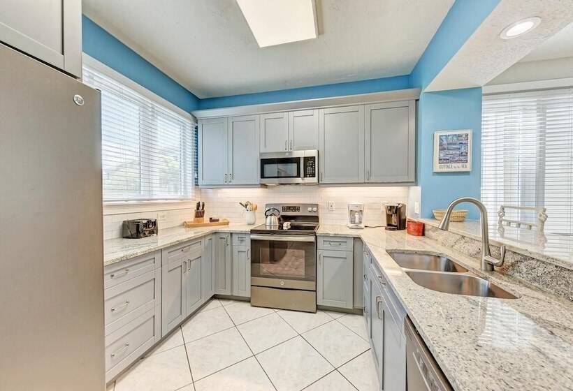 Longboat Key Cedars Beach House Pet Friendly 2 Minute To The Beach