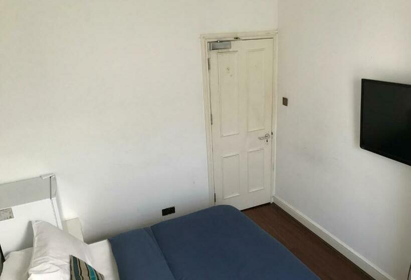 פנסיון Golders Guesthouse