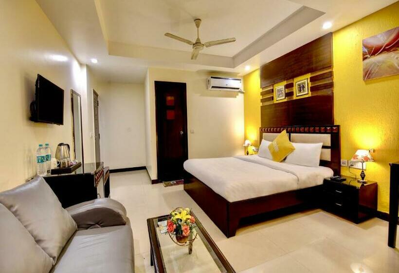 Пансион Lime Stays B&b Gk 2 At Greater Kailash Metro South Delhi Nearby Saket Select City