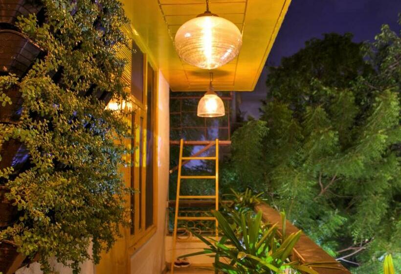 Пансион Lime Stays B&b Gk 2 At Greater Kailash Metro South Delhi Nearby Saket Select City