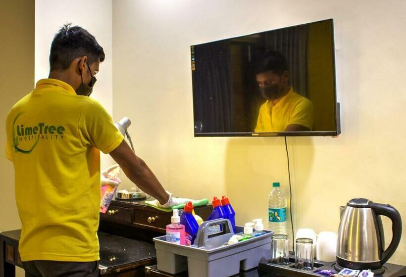 Пансион Lime Stays B&b Gk 2 At Greater Kailash Metro South Delhi Nearby Saket Select City