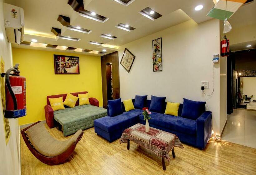 Пансион Lime Stays B&b Gk 2 At Greater Kailash Metro South Delhi Nearby Saket Select City