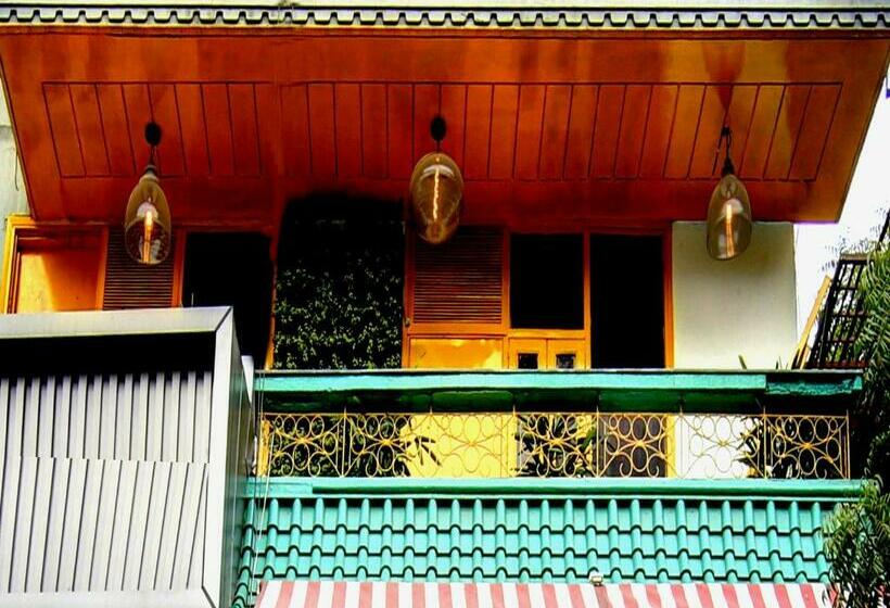 Пансион Lime Stays B&b Gk 2 At Greater Kailash Metro South Delhi Nearby Saket Select City