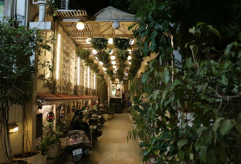 Пансион Lime Stays B&b Gk 2 At Greater Kailash Metro South Delhi Nearby Saket Select City