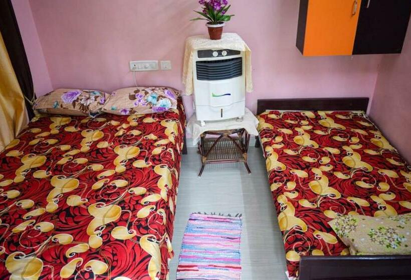 펜션 Mullavayalil Tourist Home