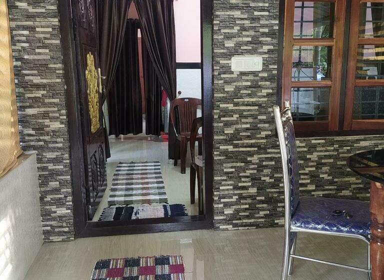 펜션 Mullavayalil Tourist Home