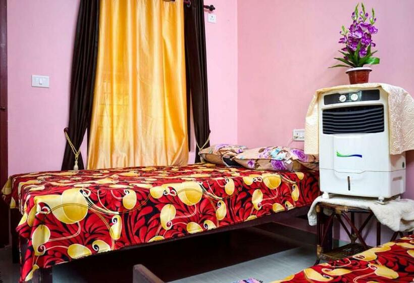 펜션 Mullavayalil Tourist Home