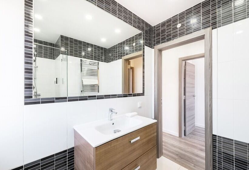 Breeze Apartment By Olala Homes