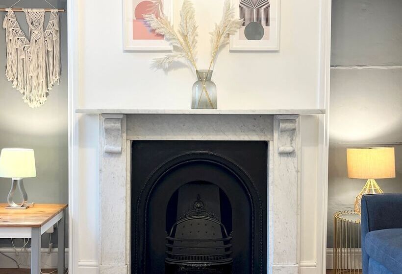 Spacious Home Near Seafront & Train Station 5 Bed Sleeps 10  Central Penzance