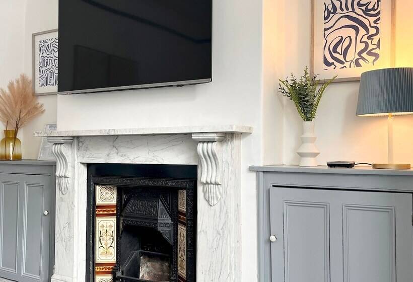 Spacious Home Near Seafront & Train Station 5 Bed Sleeps 10 Central Penzance