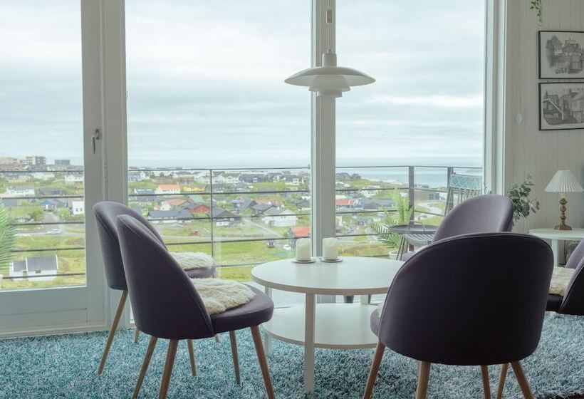 Great 3 Br Loft Apt / Views / Free Parking