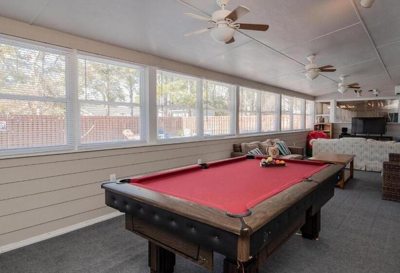 Barbee Beach House By Oak Island Accommodations