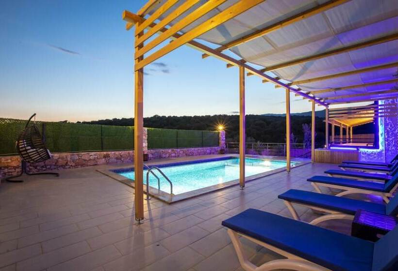 House W Private Pool And Jacuzzi In Kas