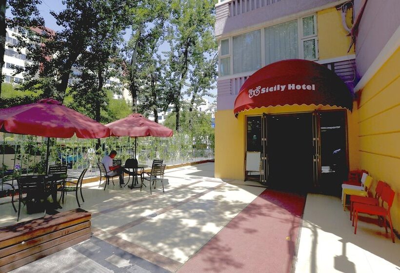 Sicily Hotel   Beijing Railway Station Temple Of Heaven Dongmen Subway Station