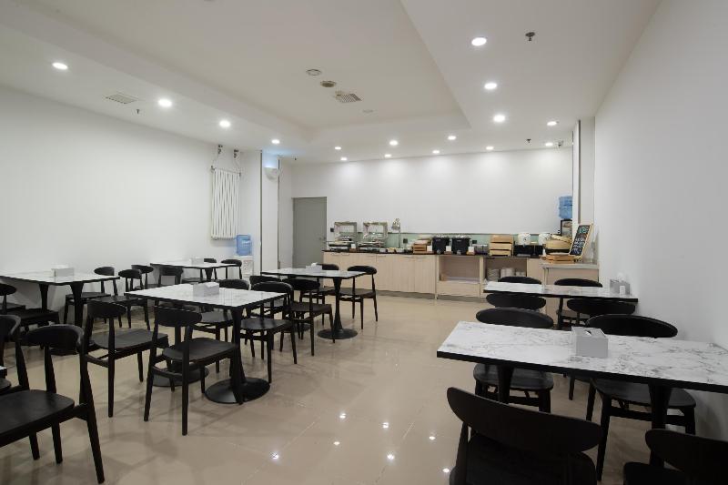 Отель Hanting  Beijing Jiuxian Qiao 798