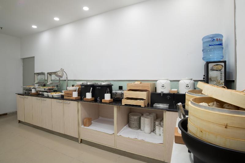 Отель Hanting  Beijing Jiuxian Qiao 798