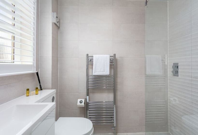 9a Millbrae   Donnini Apartments