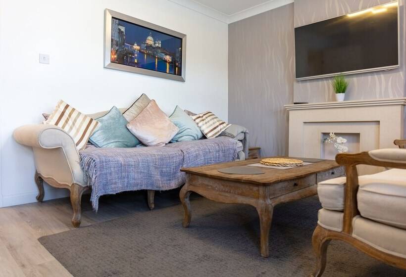 9a Millbrae   Donnini Apartments