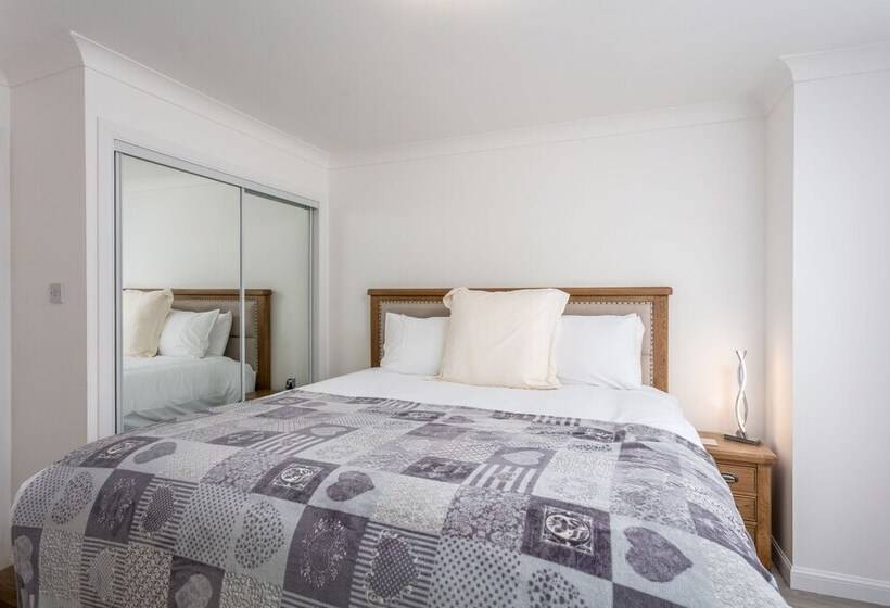 9a Millbrae   Donnini Apartments