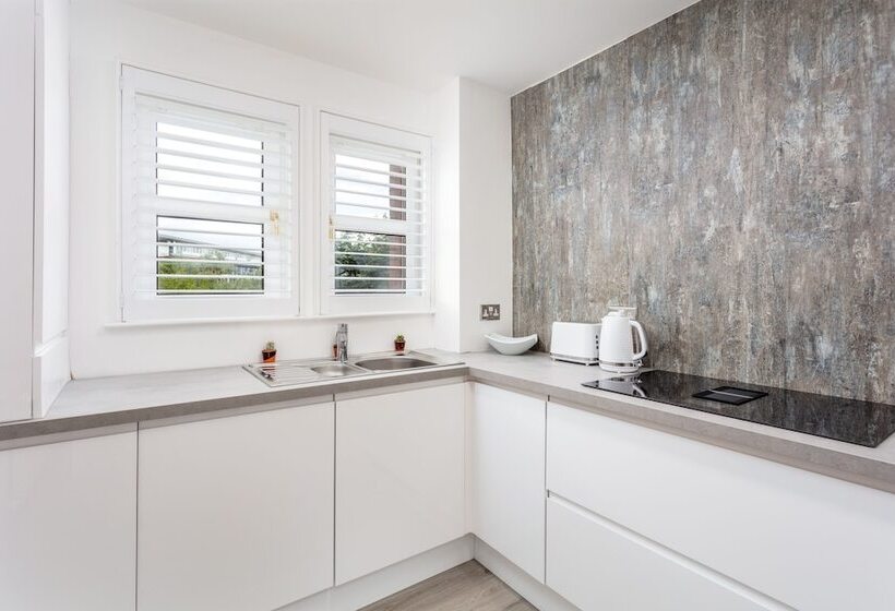 9a Millbrae   Donnini Apartments