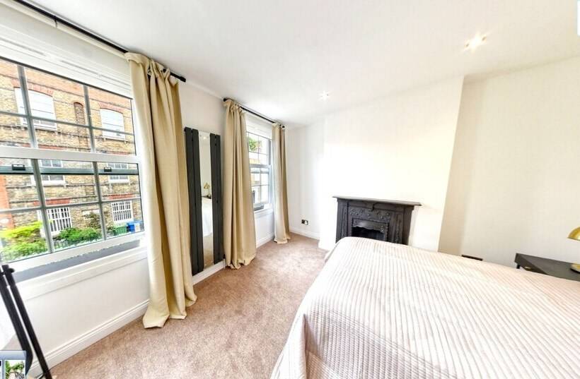 Charming 2 Bed House In London