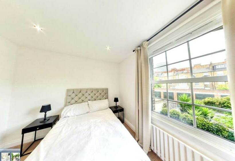 Charming 2 Bed House In London