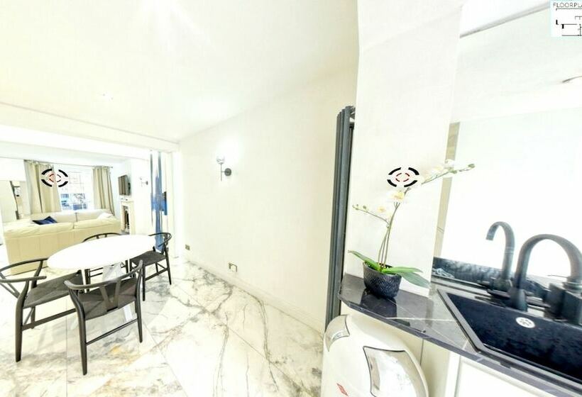 Charming 2 Bed House In London