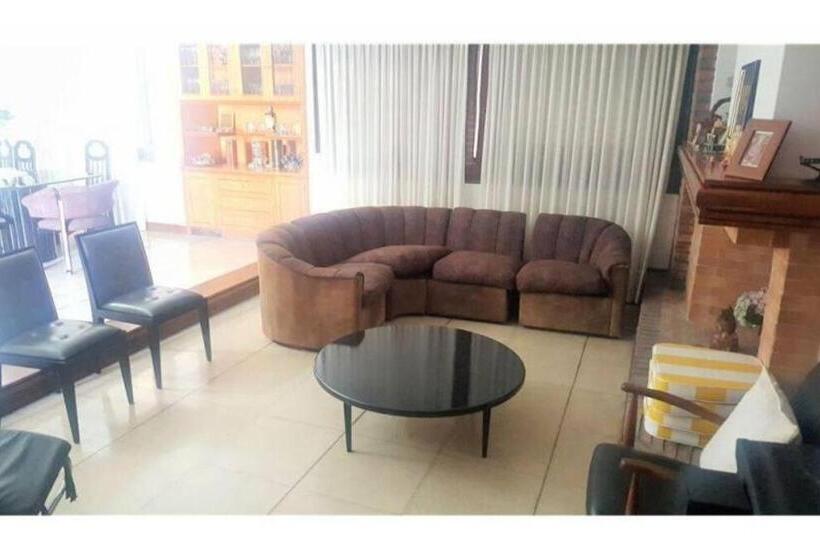 Amazing Villa With Swimming Pool, 50 Mins From Bue