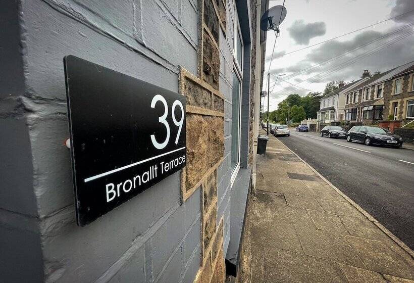 Captivating House In Aberdare Sleeps 6 Near Brecon